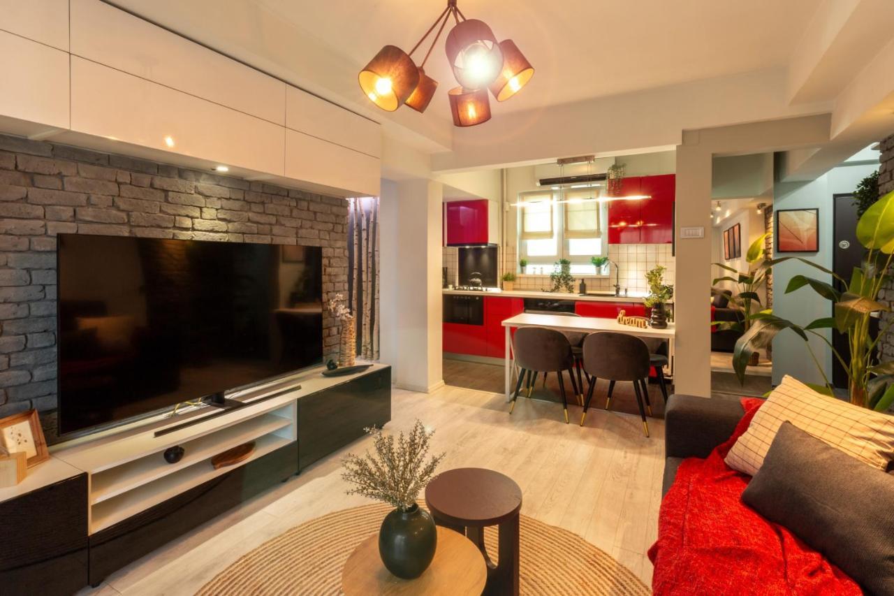 Modern 1Br Apt In The Old Town: The Perfect Choice ブカレスト エクステリア 写真