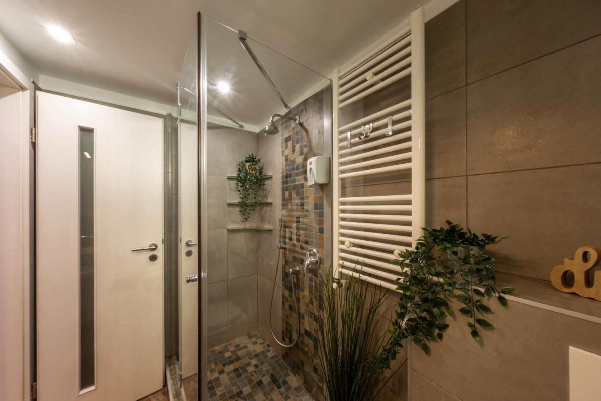 Modern 1Br Apt In The Old Town: The Perfect Choice ブカレスト エクステリア 写真