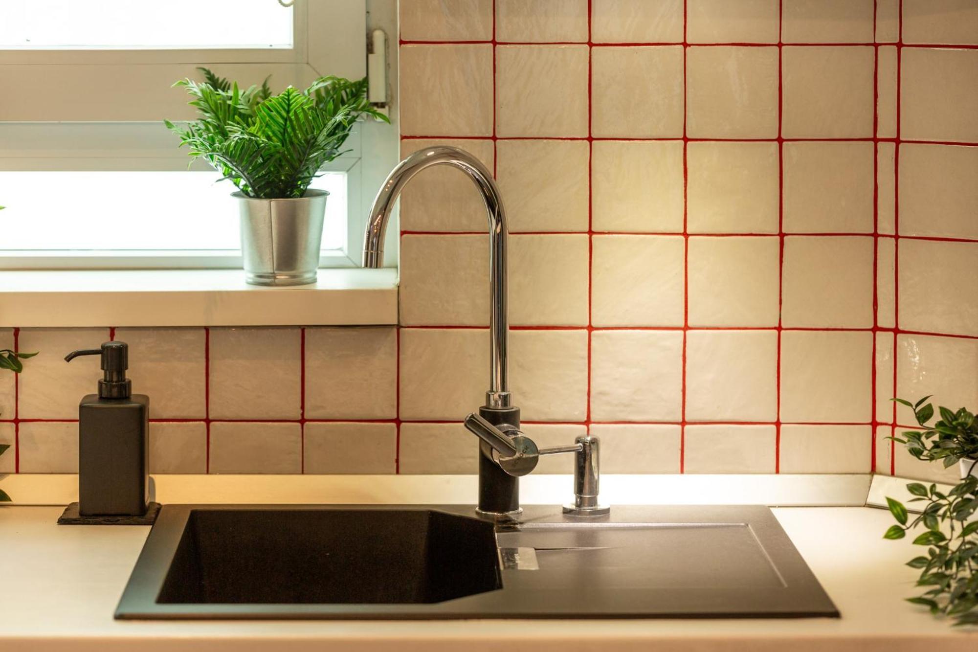 Modern 1Br Apt In The Old Town: The Perfect Choice ブカレスト エクステリア 写真